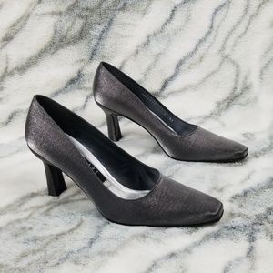 Stuart Weitzman Silver Pumps narrow size 8AA grey